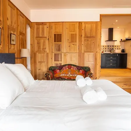Plum Guide - The Little Bastu Apartment *