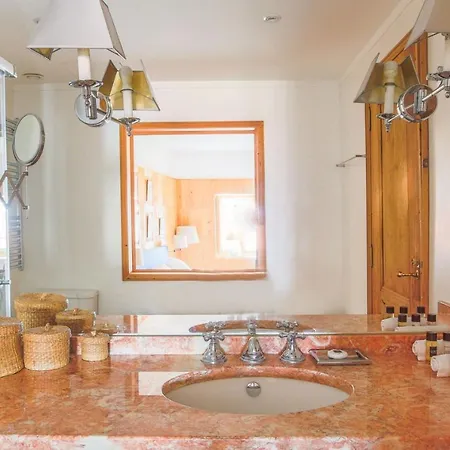 Plum Guide - The Little Bastu Apartment Lissabon