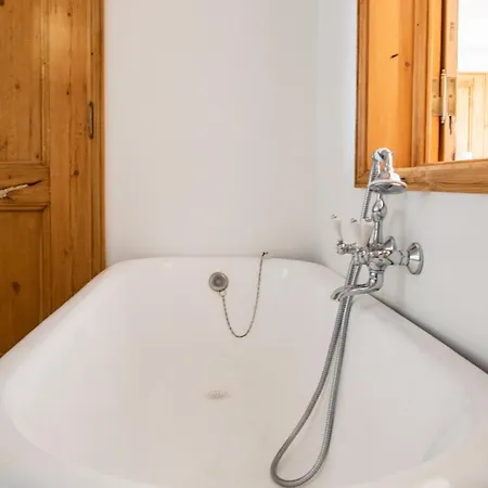 Plum Guide - The Little Bastu Apartment Lissabon